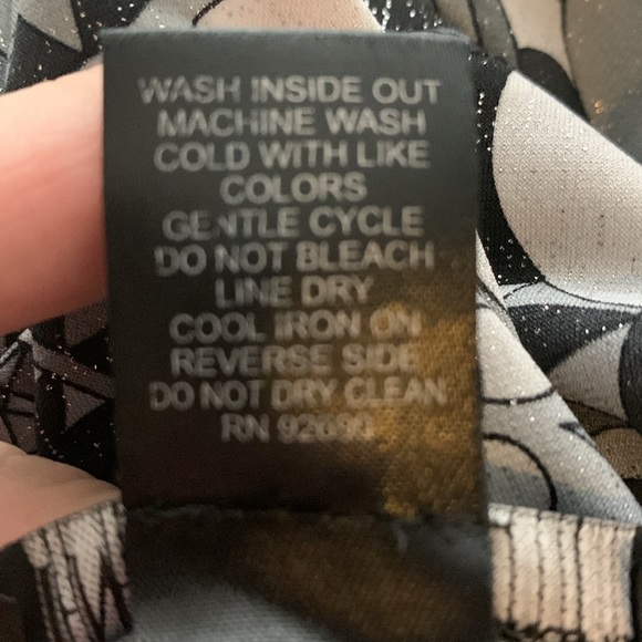 Woman’s short sleeve top in black and grey with geometric pattern. - Picture 8 of 8